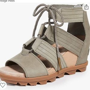 Sorel Joanie II tan 8.5 sandals